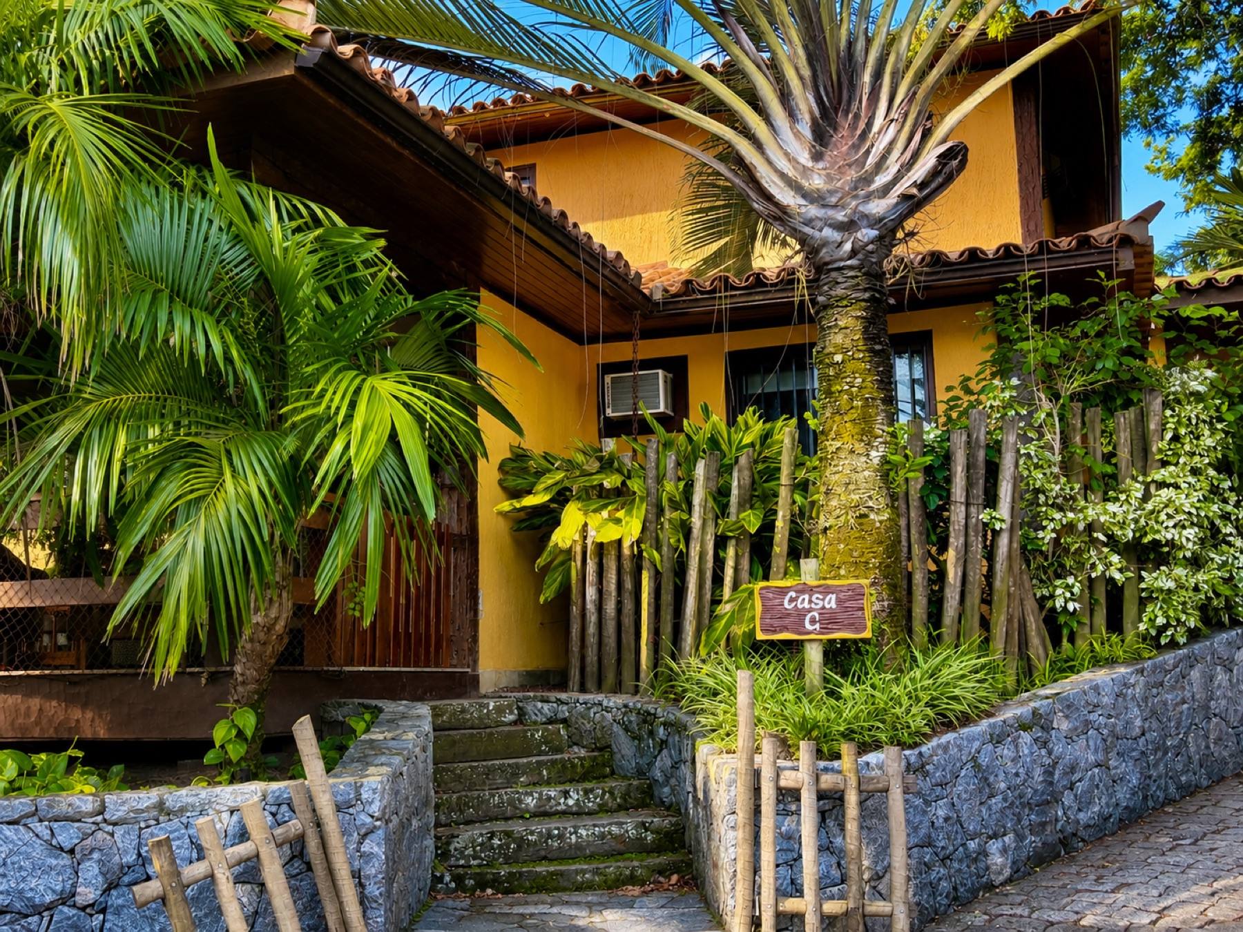 Casa Ferradura Beach — fachada